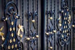 Железные художественные ворота