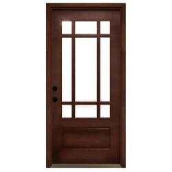 Деревянная входная дверь со стеклом