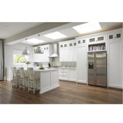 Белая кухня в американском стиле