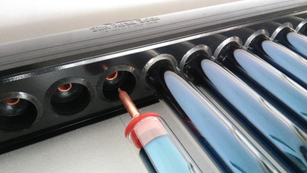 Солнечный коллектор с разделенными вакуумными трубками