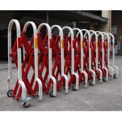 Расширяемая баррикада для зоны изоляции проезжей части