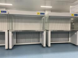 Лабораторный шкаф с ультраламинарным потоком воздуха 