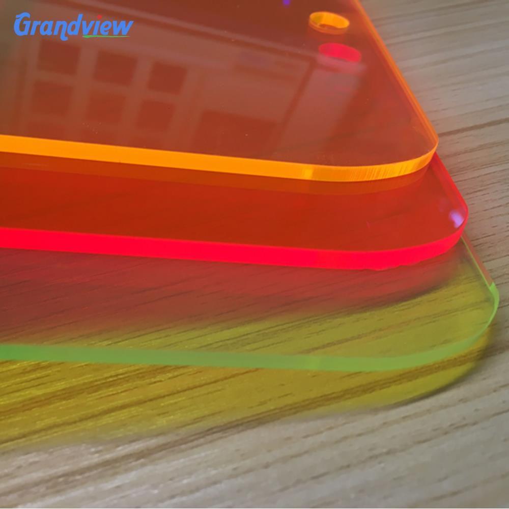 Пластиковый лист для теплицы, светится в темноте