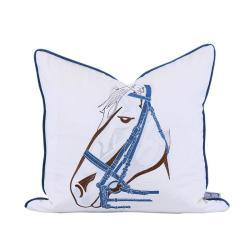 Подушка с лошадью