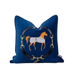 Вышитая подушка