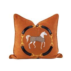 Вышитая подушка