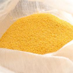 Красное желтое зеленое просо в шелухе для корма 