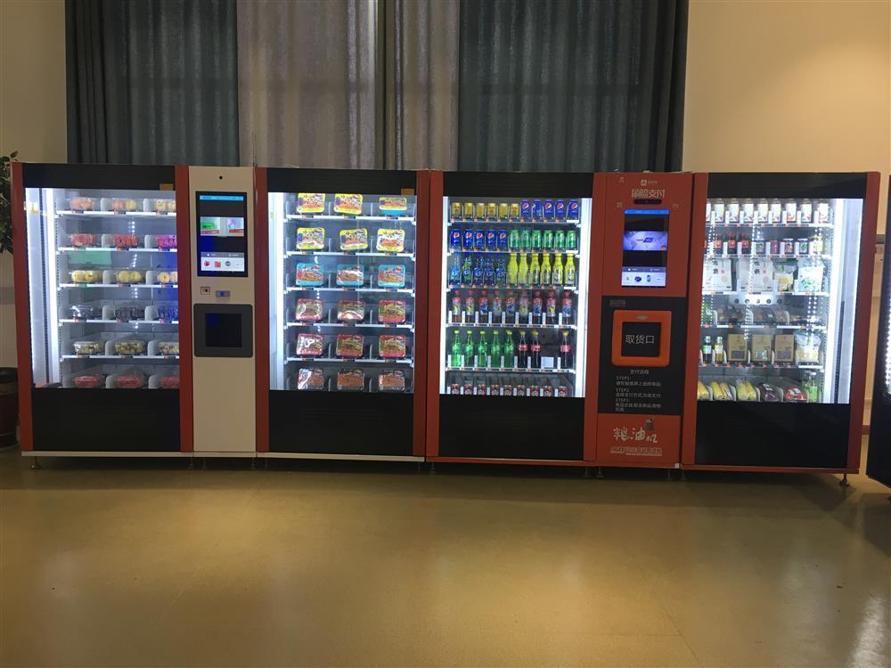 Автоматический торговый автомат с фруктами и готовой едой