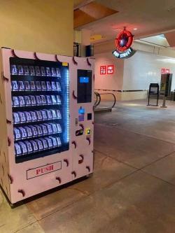 Торговый автомат с монетоприемником и считывателем 