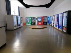 Торговый автомат для напитков большой емкости 