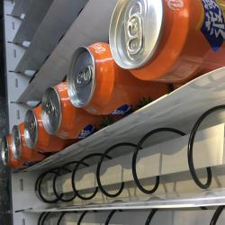 Торговый автомат с экраном 32 дюйма для рекламы