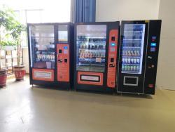 Торговый автомат для напитков/закусок