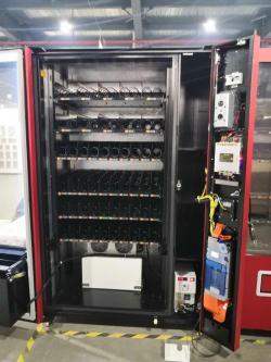 Торговый автомат для напитков/закусок