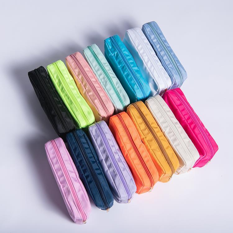 Водонепроницаемая нейлоновая косметичка с вышивкой