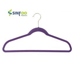 Вешалка для одежды с золотым крючком