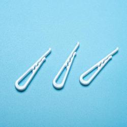 Пластиковый зажим для рубашки с зубьями