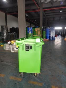 Промышленный пластиковый контейнер для мусора на 1100 литров HDPE