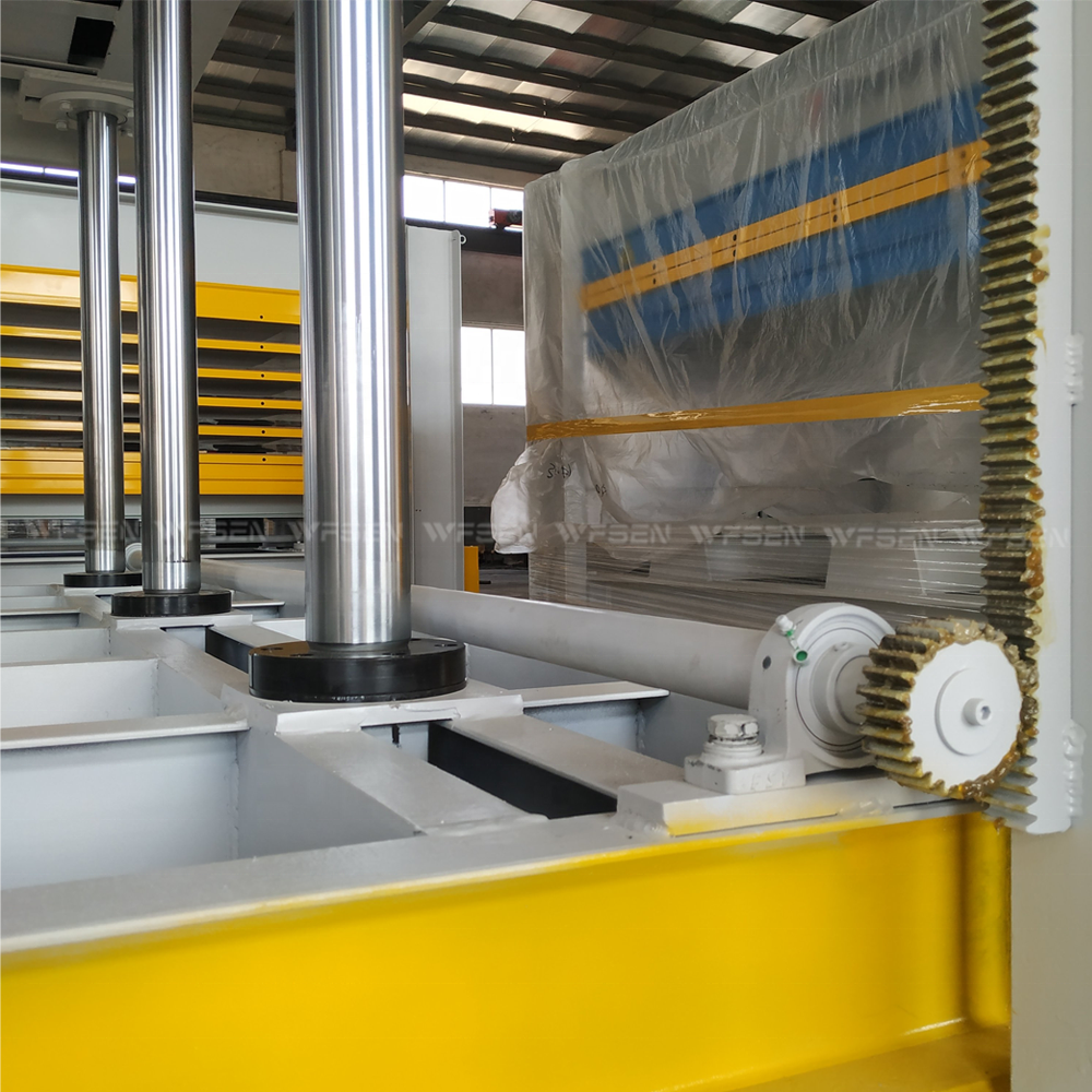 Вакуумный пресс для обработки листового дерева из ПВХ с конвейером