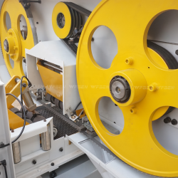 Горизонтальный ленточнопильный станок по дереву