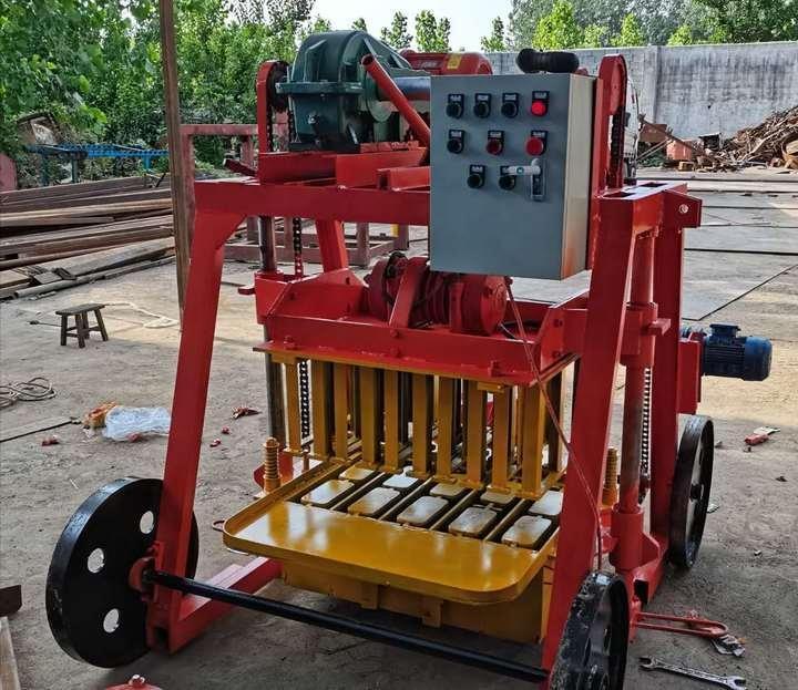 Оборудование для производства пустотелых блоков QTM4-30B, с электроприводом