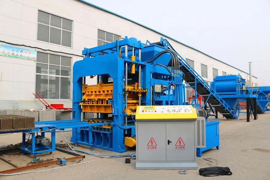 Гидравлический станок для производства бетонных блоков