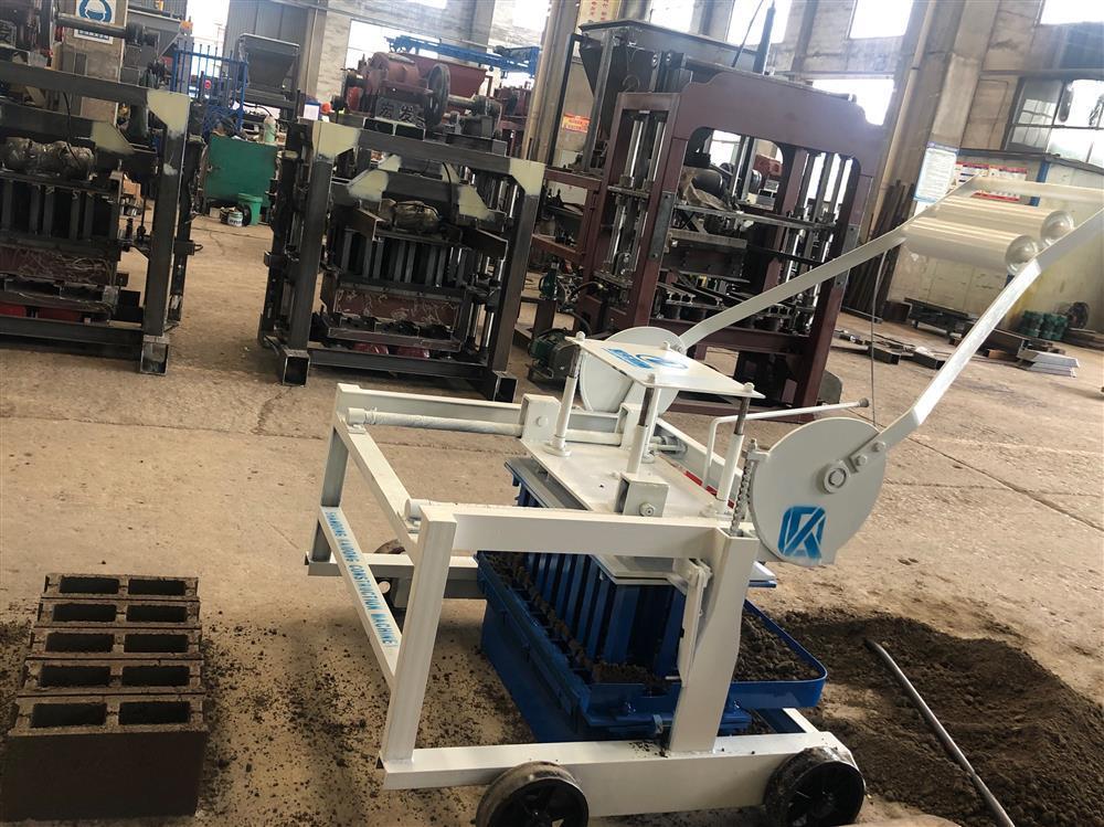 Машина для производства бетонных блоков с дизельным двигателем QTM4-45