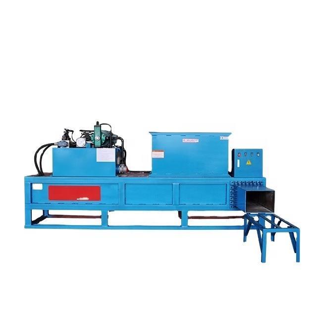 Машина для упаковки сена в мешки