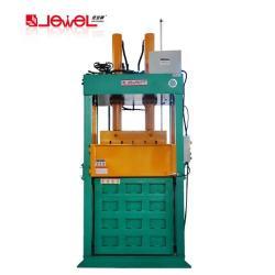 Пресс-подборщик одежды, упаковывает подержанную одежду