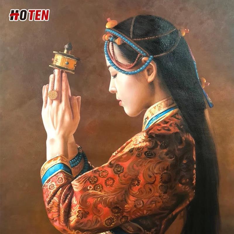 Девушка молится