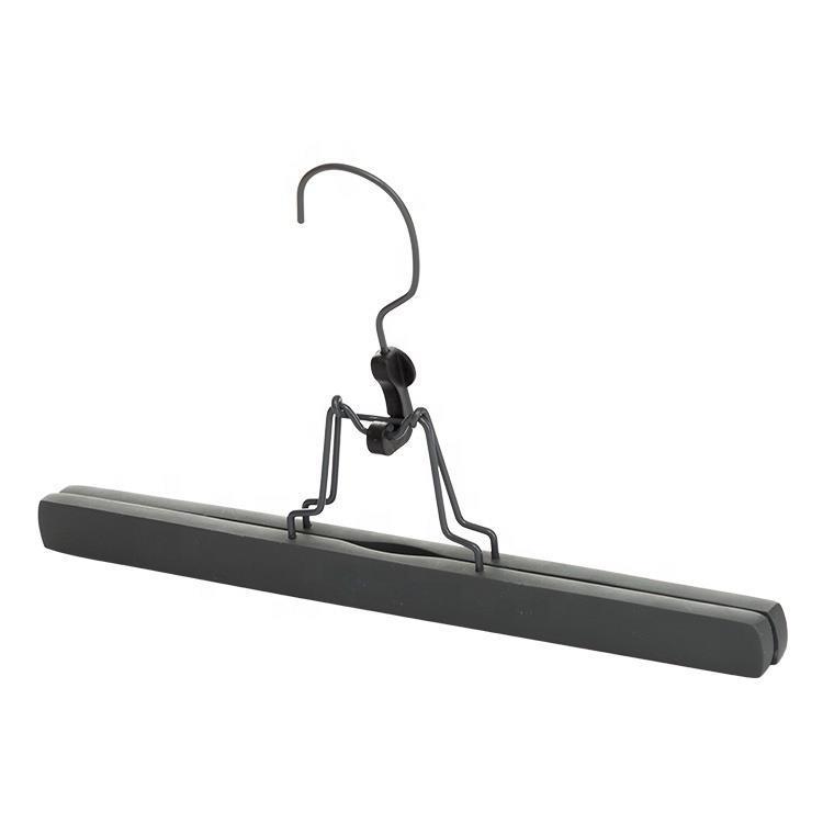Черная вешалка для брюк