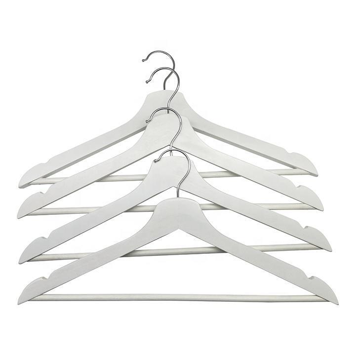 Натуральные деревянные вешалки 