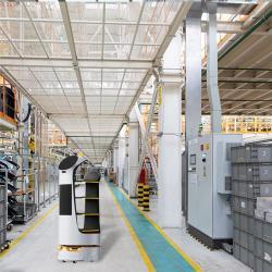 Многоуровневый робот для доставки еды в ресторанах и кафе (арт. 29101834)