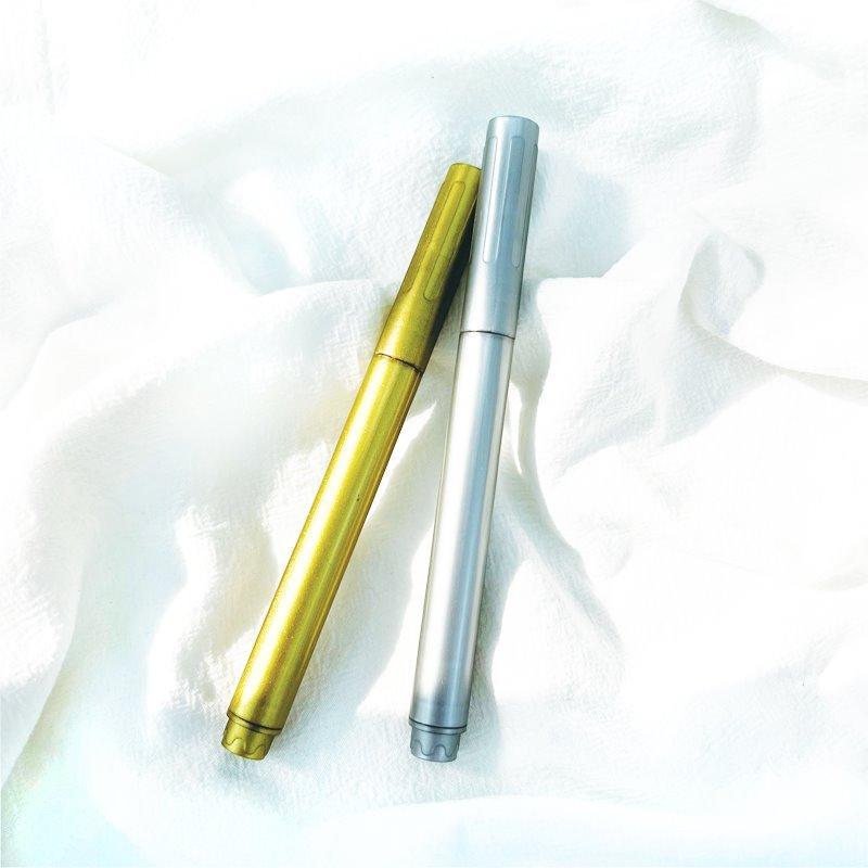 Быстросохнущие металлические маркеры с золотой и серебряной краской для различных поверхностей (арт. 2711769)