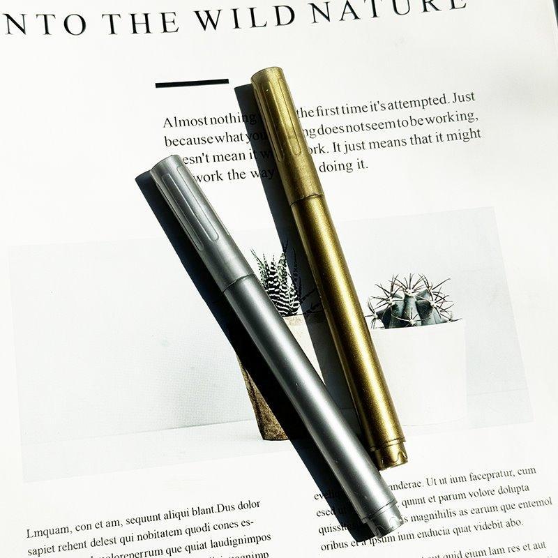 Быстросохнущие металлические маркеры с золотой и серебряной краской для различных поверхностей (арт. 2711769)