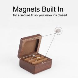 Квадратная шкатулка из натурального ореха с магнитом, для украшений и колец (арт. 2611643)