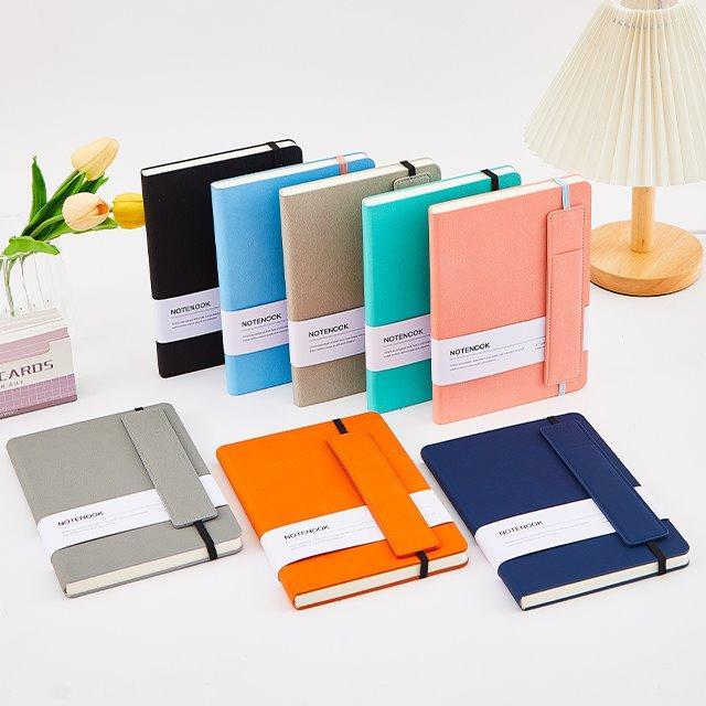 Твердый блокнот A5 с держателем для ручки, внутренняя бумага в линейку, обложка из искусственной кожи, на заказ (арт. 612754)