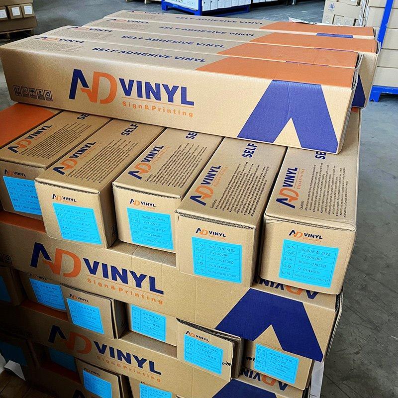 Цифровая печать на ПВХ виниле 80, 100, 120 мкм, самоклеящийся виниловый стикер (арт. 912618)