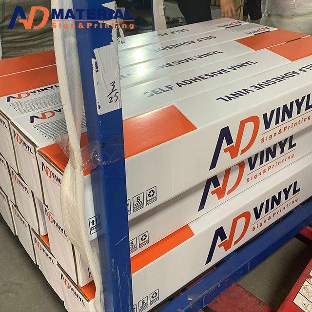 Водонепроницаемый высокоглянцевый белый самоклеящийся ПВХ с виниловой наклейкой для наружной рекламы (арт. 912718)