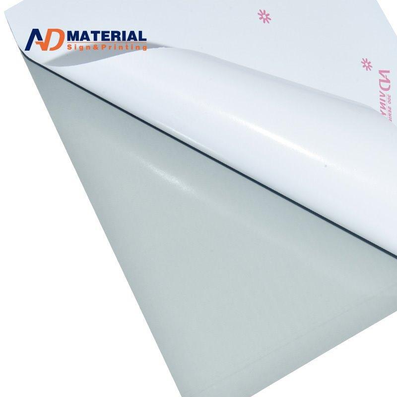 Прочный отражающий самоклеящийся виниловый рулон для наружной рекламы (арт. 912545)
