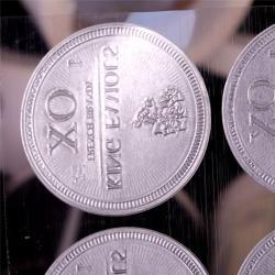 Персонализированные логотипы на круглых золотых фольгированных 3D наклейках с металлическим покрытием (арт. 1113027)