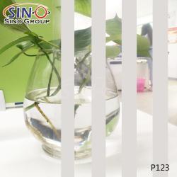 Офисное стекло с матовой прозрачной серебристой пленкой для украшения окон (арт. 1312578)