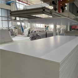 ПВХ пенопластовый лист с плотностью 0.38, водонепроницаемый и устойчивый к погодным условиям для мебели (арт. 13121157)