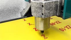 Пластиковый лист ABS с лазерной гравировкой и 3М клеем для наружного использования (арт. 13121242)