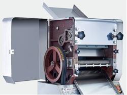 Компактная тестораскаточная машина с резаком для лапши (арт. 25-28041578)