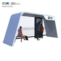 Рекламная вывеска на автобусной остановке с киоском ожидания (арт. 25-3071908)