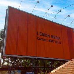 Рекламный щит с прожектором Tri-Vision Prisma для эффективного привлечения внимания (арт. 25-3072030)