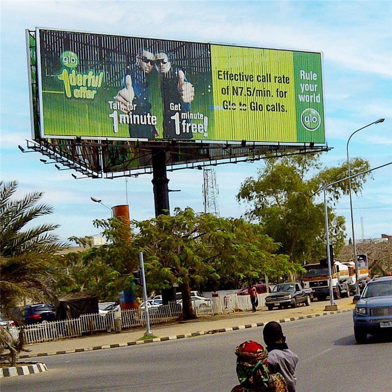 Наружный рекламный щит с вращающейся рамкой Tri-Vision (арт. 25-3072048)