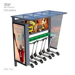 Стоянка для скутеров на открытом воздухе с лайтбоксом (арт. 25-3072151)