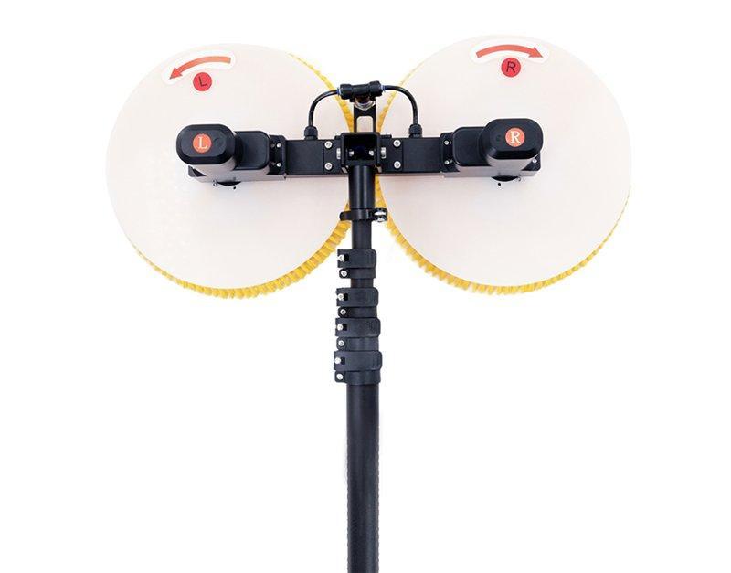 Телескопическая щетка для очистки солнечных панелей с двумя вращающимися головками (арт. 25-1407943)