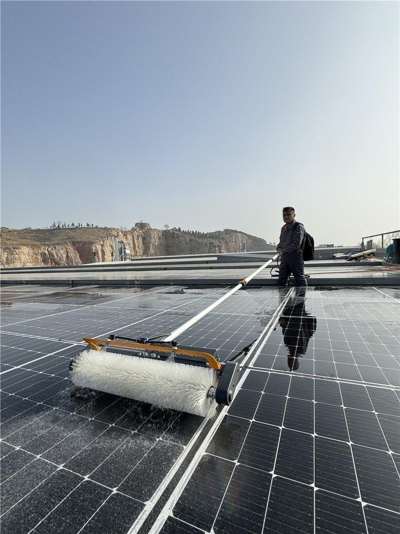 Щетка для очистки солнечных панелей без батареи Zhenda AC Power 5.5M (арт. 25-1408013)